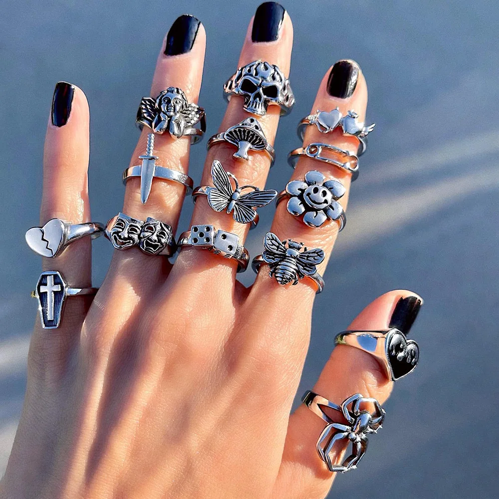 

Vintage Metal Flower Bee Angel Fairy Mushroom Butterfly Rings for Men Women Jewelry Punk Skull Spider Flame Broke Heart Ring New