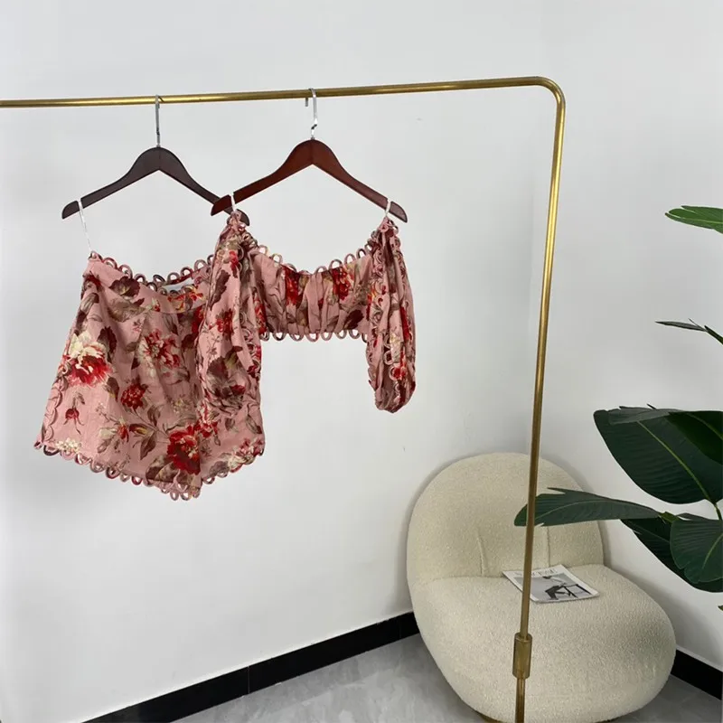 

2021 New Summer Fashion Pink Floral Print Bottom Edge Holes Short Tops Shorts Suit High Quality Women Set