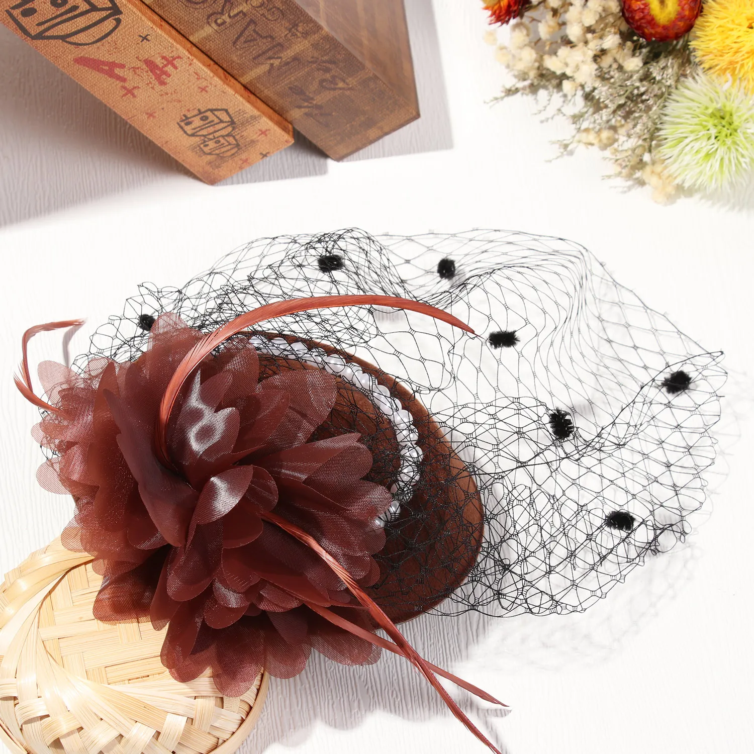 

Retro Women Lady Headdress Mesh Top Hat Bridal Hair Clip Hair Accessories Fedoras Headwear with Veil Pearl Hair Clip