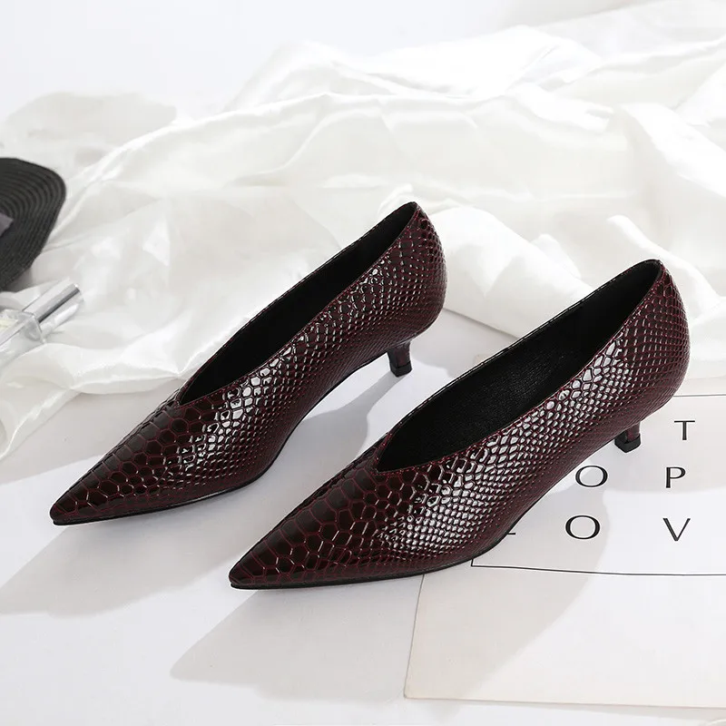 Туфли лодочки женские с глубоким V образным вырезом пикантная обувь на шпильке