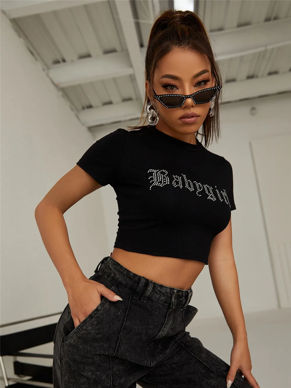

Women\u2019s Casual Short Sleeve T-shirt Fashion Letter Hot Drilling Slim Fit Exposed Navel Tops