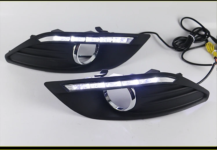 

eOsuns led drl daytime running light for Ford Focus 2009-2013 with moving yellow turn signals