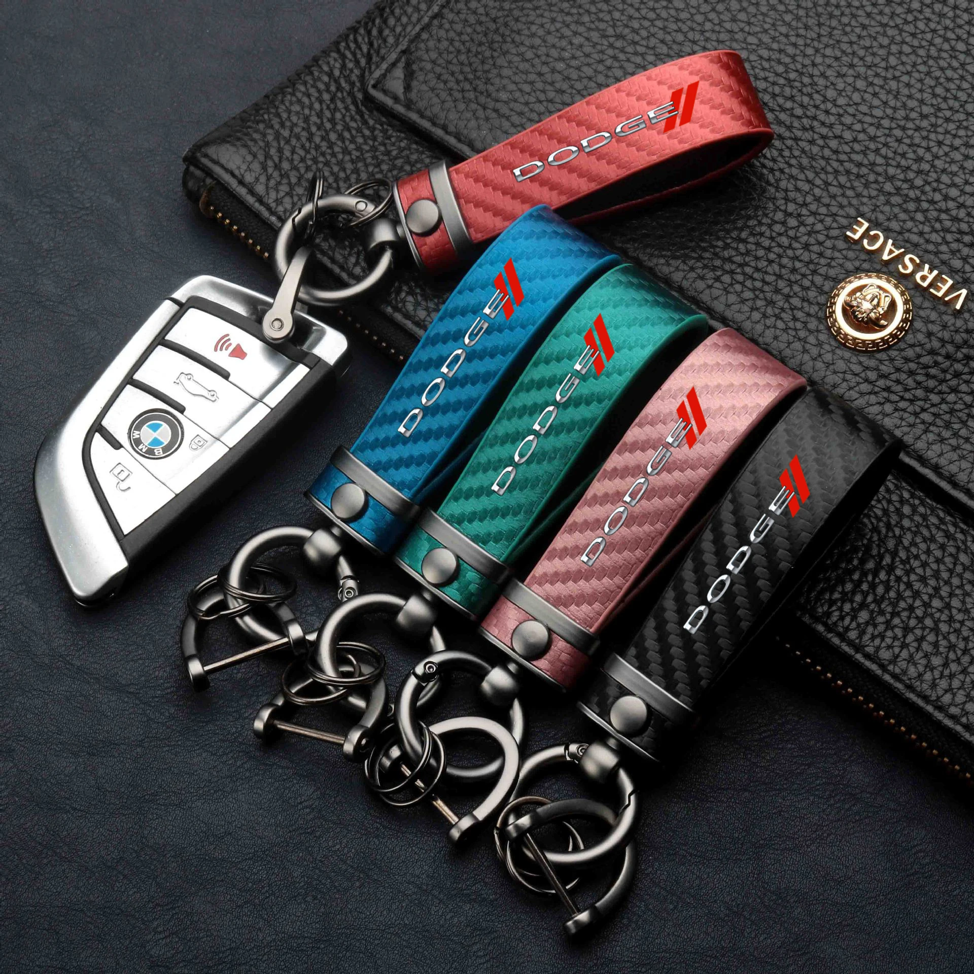 High-Grade Carbon Fiber Pattern Car Keychain Car Logo Custom Keyring for Dodge journey Challenger Caliber Nitro  Car Accessories