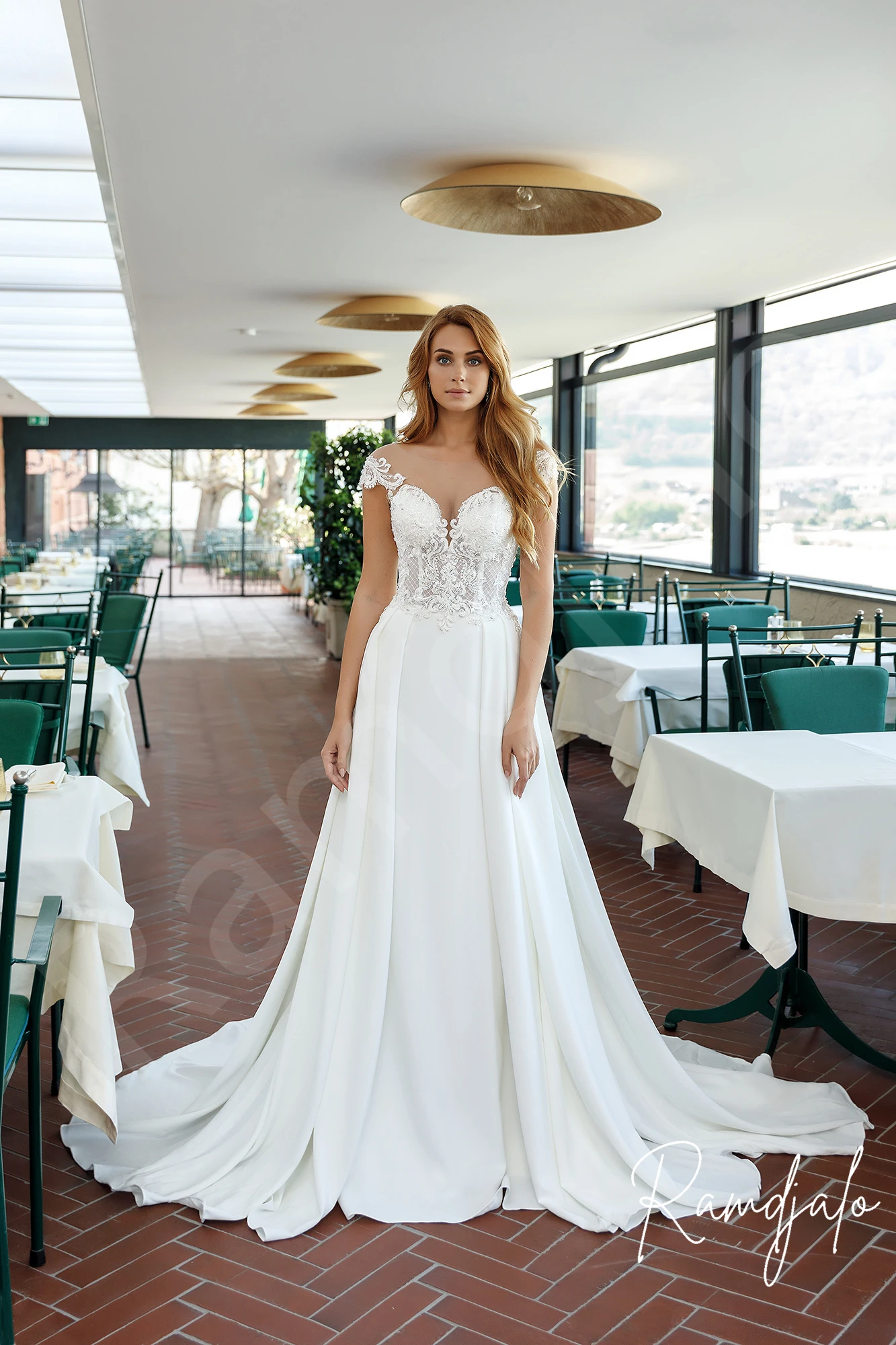 

Sexy Wedding Dresses 2021 Lace Portrait Off Shoulder Applique Court Panel Train Lace-Up Saudi Arabia Bridal Gowns Bride Mariage