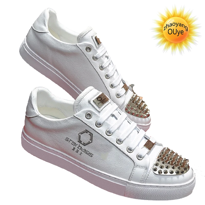 

Немецкие мужские туфли с логотипом черепа, новинка 2022, повседневные спортивные туфли, кожаные модные маленькие белые туфли с заклепками, об...