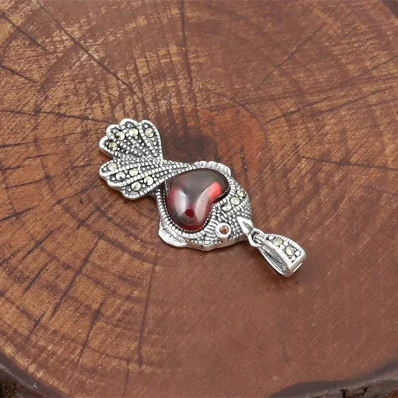 

925 Sterling Silver Jewelry Retro Thai Silver Woman Fashion Marcasite Inlaid Heart Shaped Garnet Pendant Gift