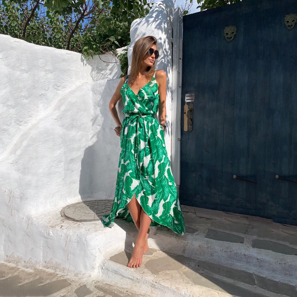 Женское винтажное платье в стиле ретро зеленое с трапециевидным вырезом без