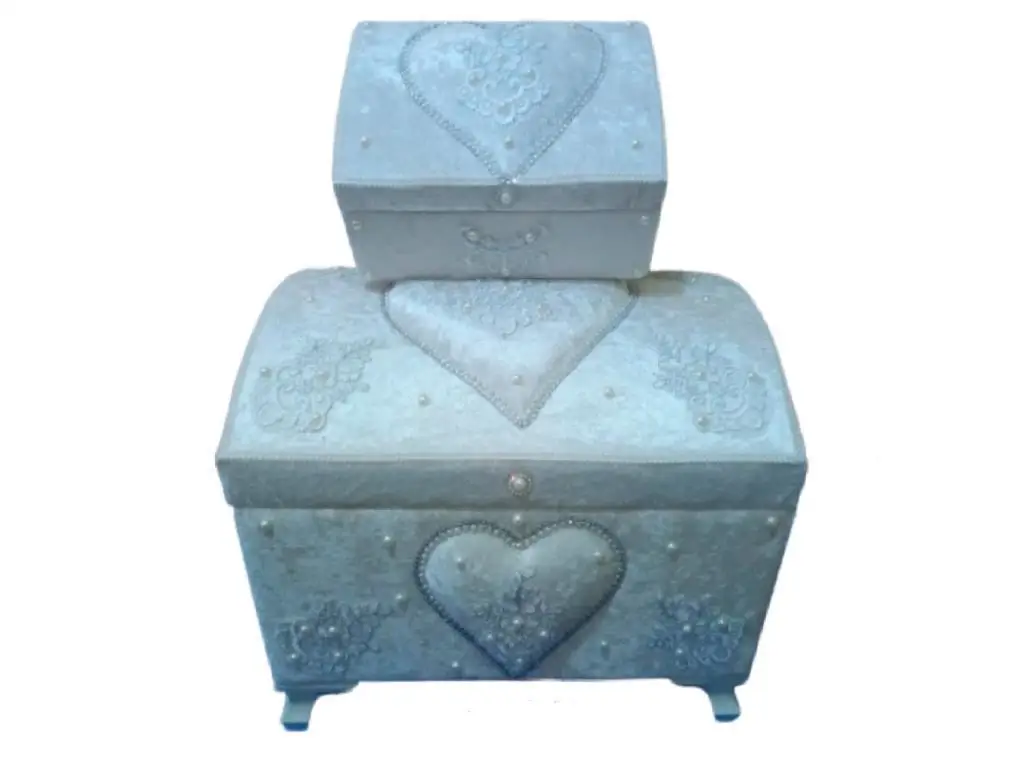 

French Laced Heart With Pearl 2 Li Dower chest Cream