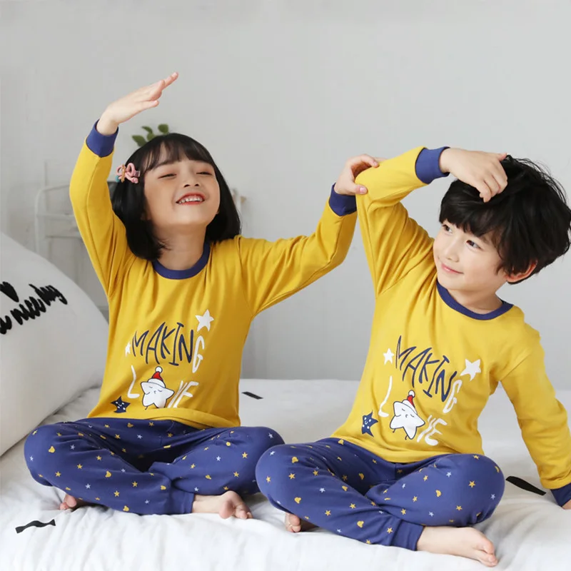 Набор пижам для мальчиков и девочек с мультяшными рисунками детская одежда