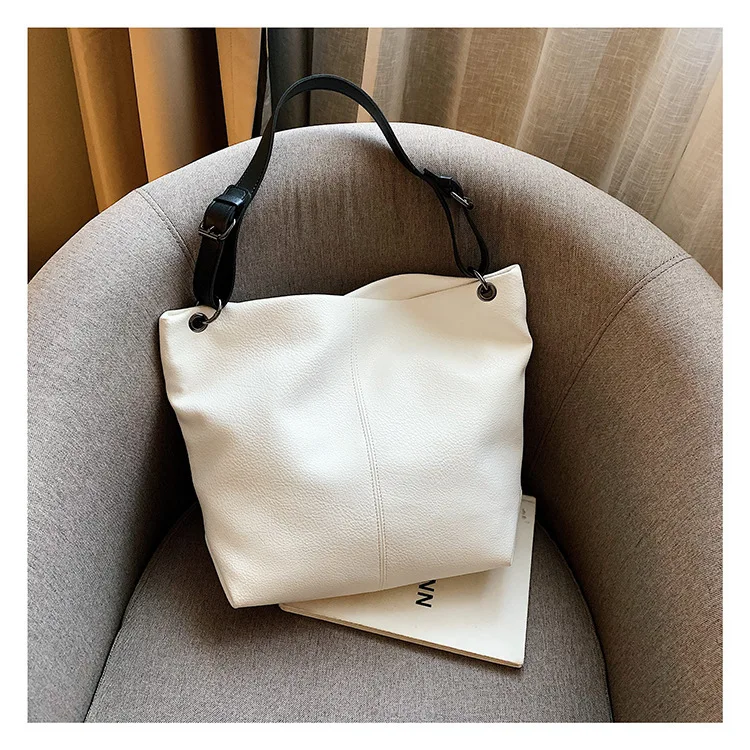 

Hot Sale Women's Bag New 2020 Trendy Wild Messenger Bag Female Fashion Simple Large Capacity Shoulder Bag Atmospheric Tote Bag