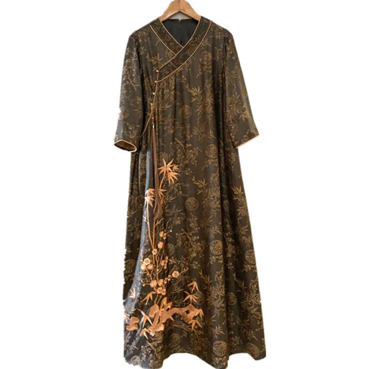 

2021 spring and summer new middle-aged women's high-end national style xiangyunsha embroidery V-neck slim dress