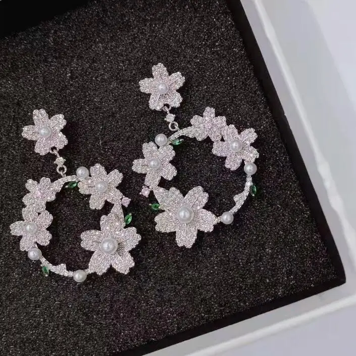 

Женские серьги-подвески с цветущими цветами, серебро 925 пробы, с жемчугом