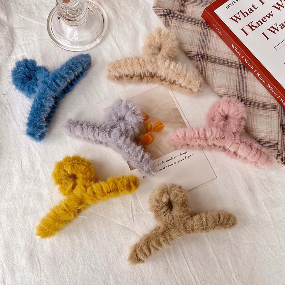 

Модная однотонная плюшевая заколка для волос в виде кролика на осень и зиму, элегантный темпераментный зажим для волос, аксессуары для воло...