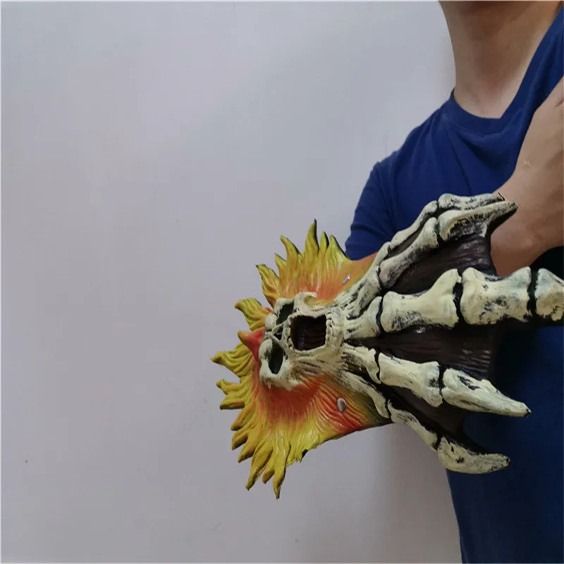 

Halloween Party Foam Weapon New Strange Horror Ghost Head Hand Guard Armguard 46.5CM PU Game Decoration Party Anime Prop