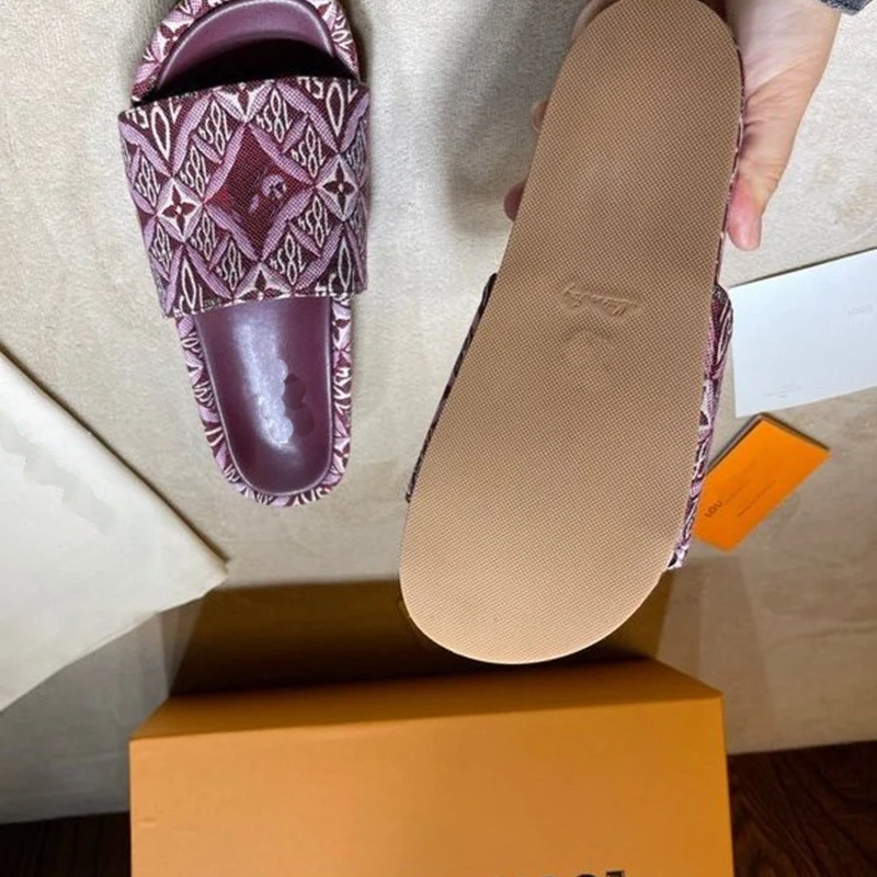 

Luxury Designer Brand Slippers High Quality women beach Sandals hot Fashion Brand Flat Shoes Ladies vacation Slippers girls gift