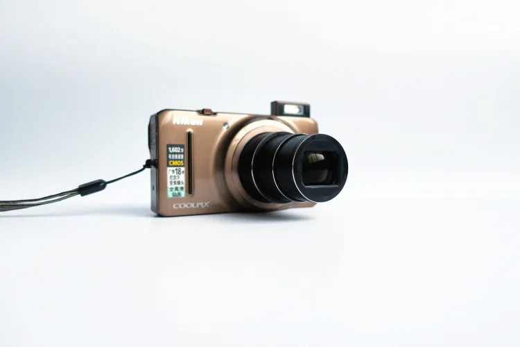 Бывшая в употреблении цифровая камера Nikon COOLPIX S9200 16 MP CMOS с 18 кратным зумом NIKKOR ED