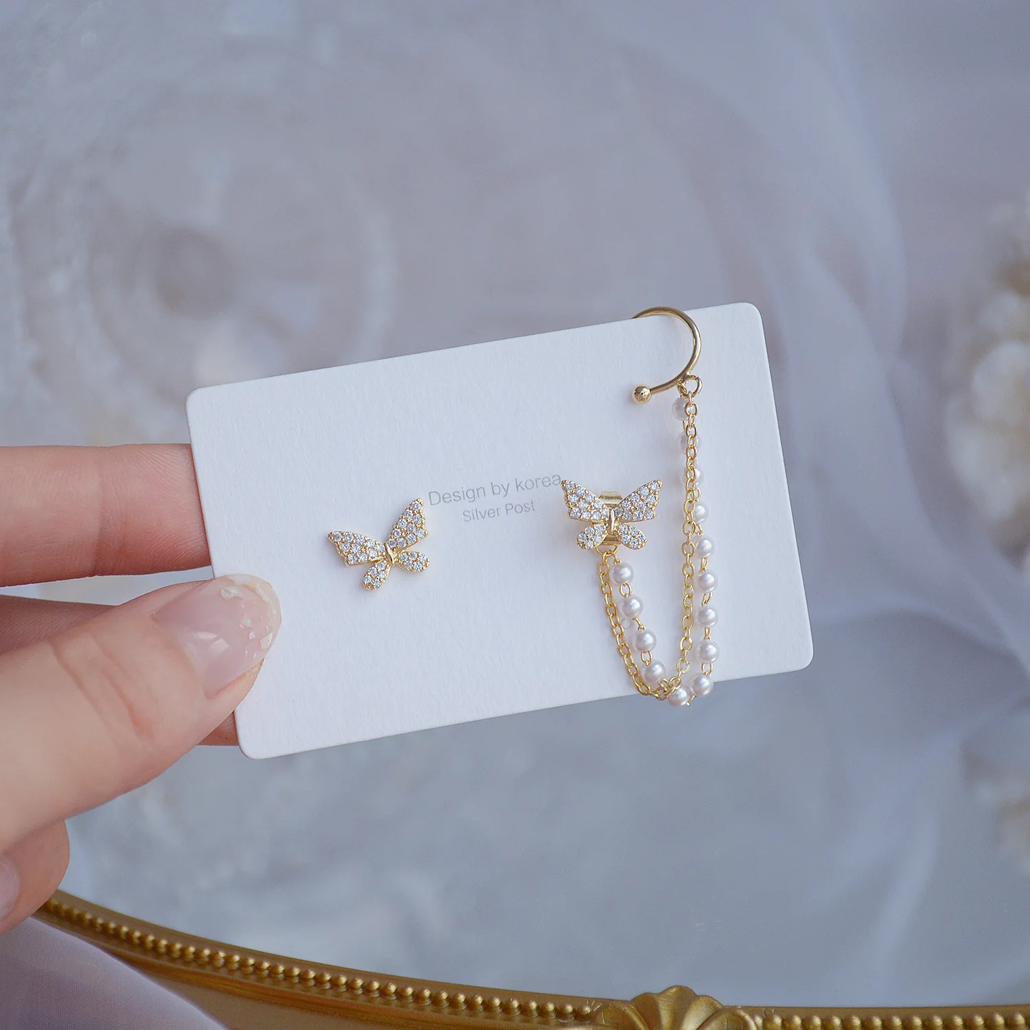

Fashion Crystal Butterfly Ear Clip Golden Rhinestone Long Chain Pendant Pearl Ear Clip for Women Wedding Gift Jewelry