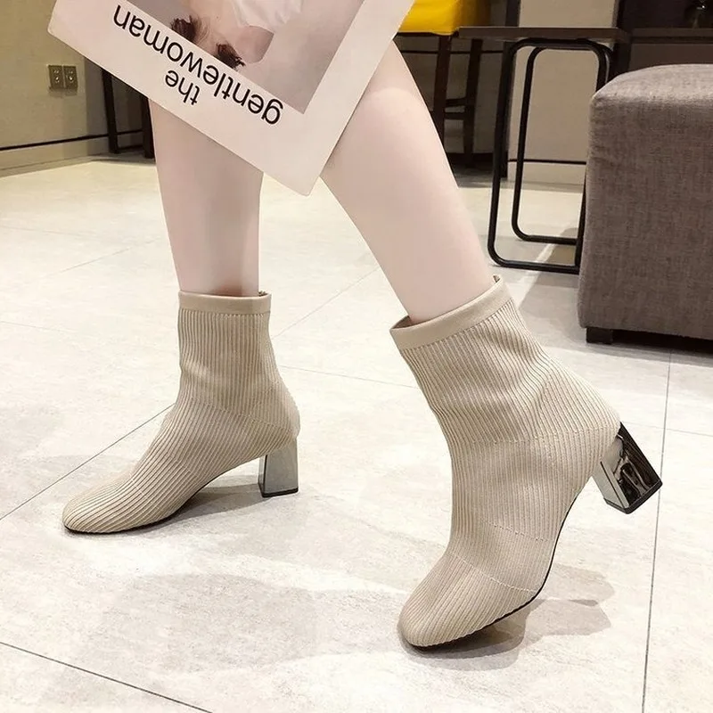 Новые эластичные ботинки короткие женские зимние длинные на толстом каблуке с