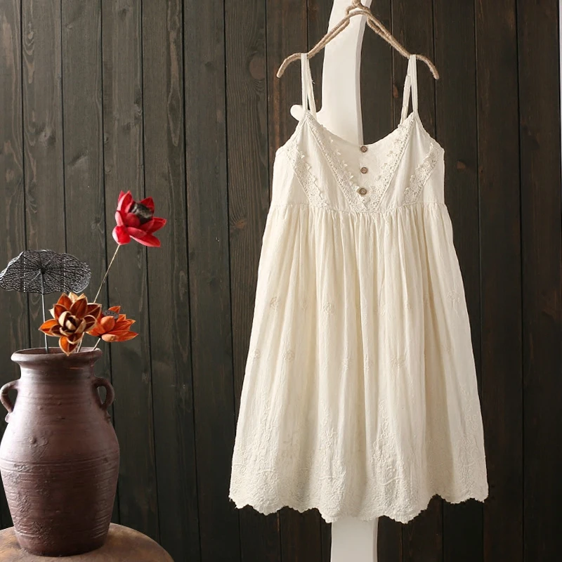 Платье женское в стиле девушки-Мори с вышивкой базовое на бретелях-спагетти