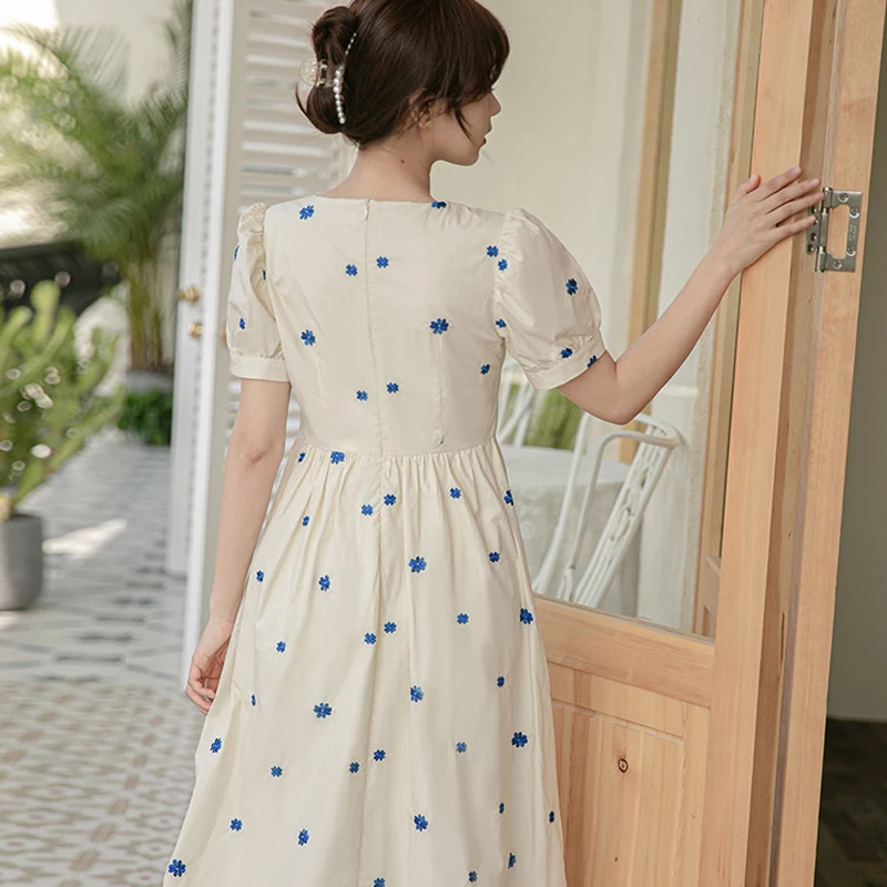 

2021 Summer New Women Dress Chic Cotton Plus Size Floral Square Collar Elegant Sweet Embroidery French Midi Dress Vestidos 15172