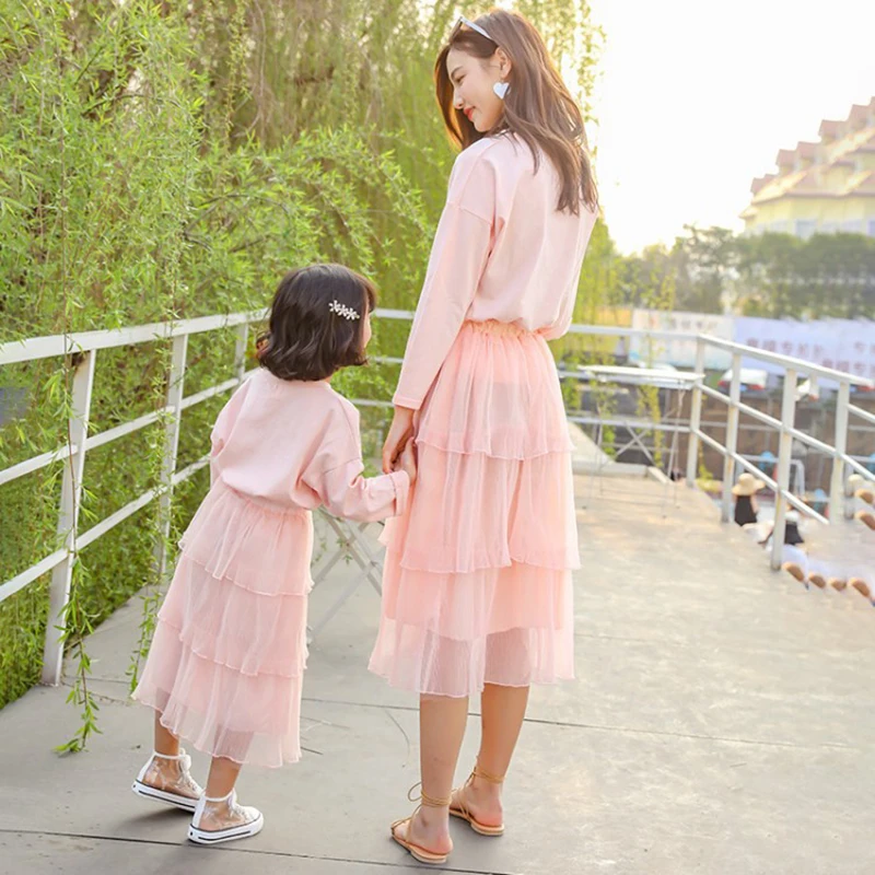 2019 г. Комплекты футболок и платьев Одинаковая одежда для мамы дочки Хлопковые