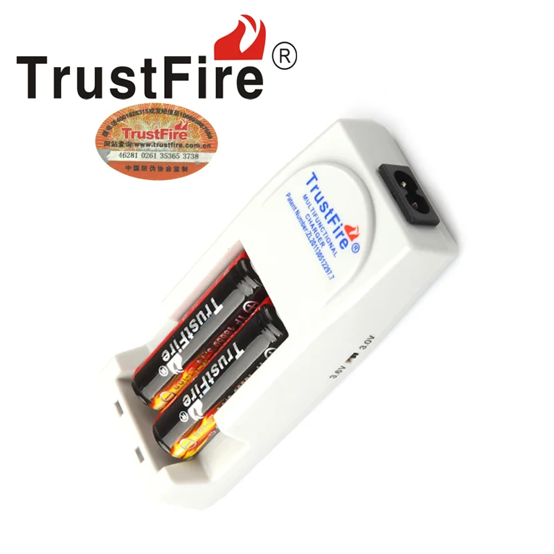 

TrustFire TR-001 Universal Lithium Battery Charger + 2 x TrustFire Protected 18650 3.7V 2400mAh Li-ion Rechargeable Batteries