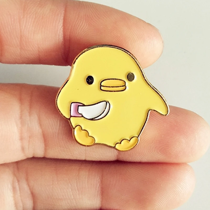 Брошь в виде симпатичной мультяшной утки с ножом булавки эмалированные