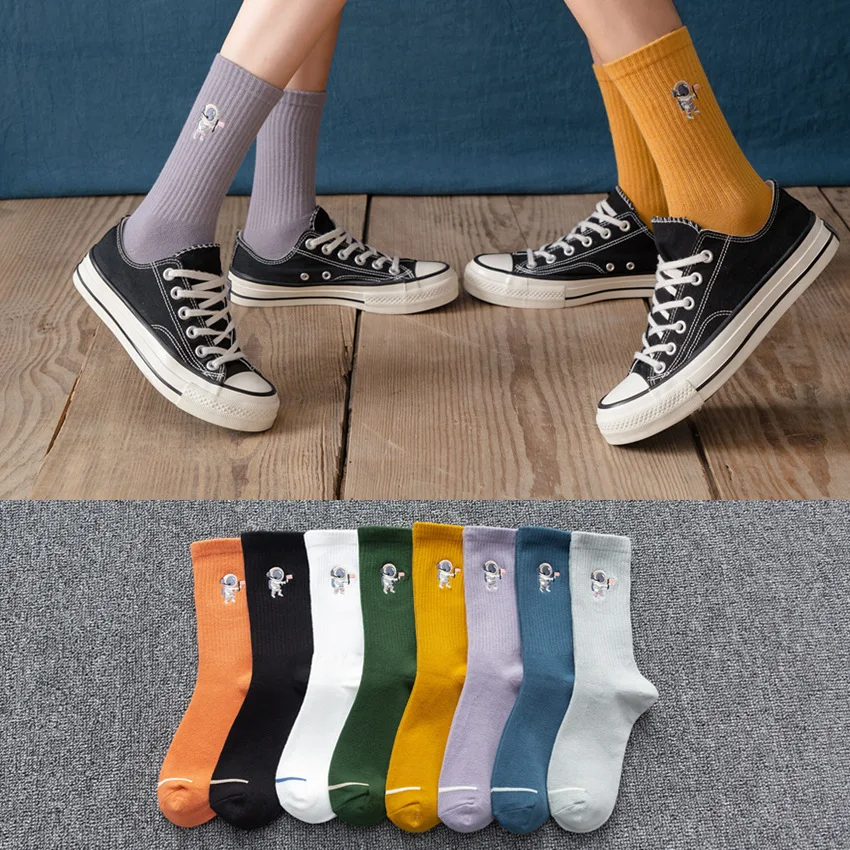 

LEOSOXS New 2021 men's and women's Socks Fall/winter pair socks Astronaut Embroidery Sport series middle tube cotton pure socks