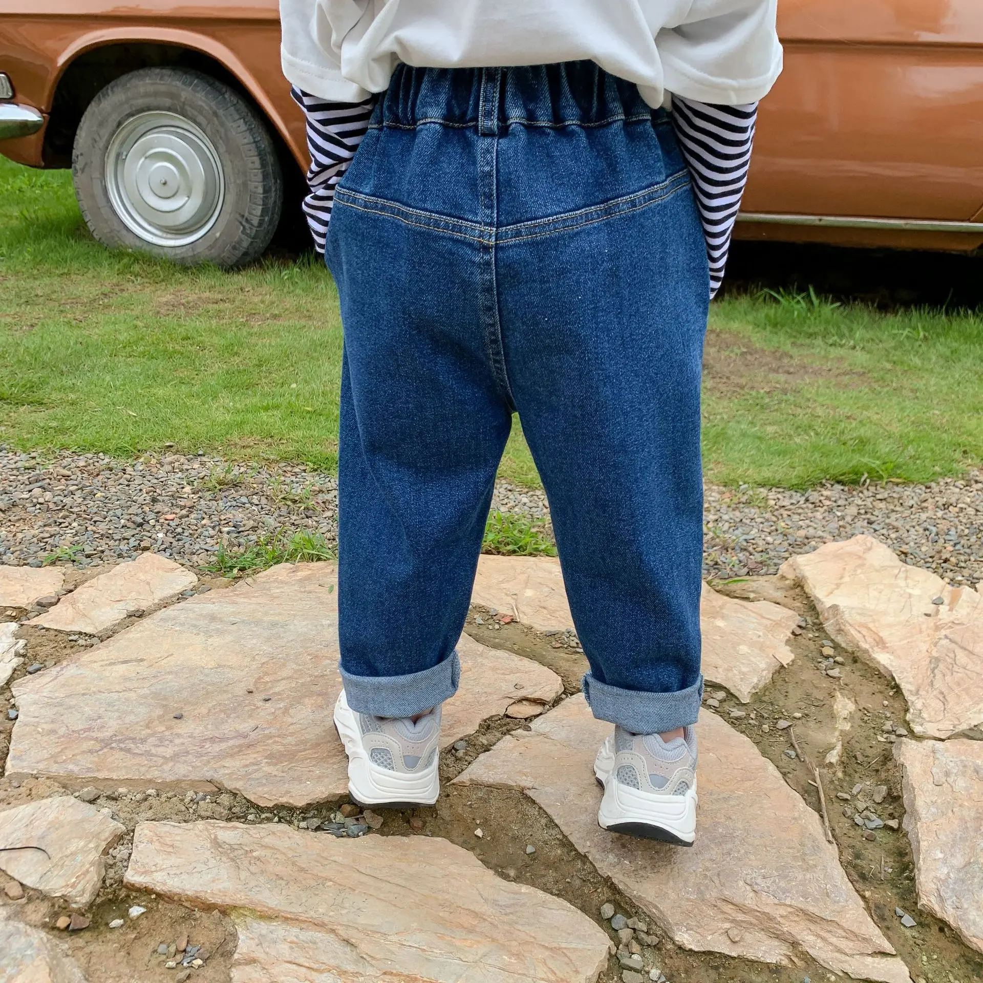 Новое поступление Осенние хлопковые однотонные универсальные джинсы в