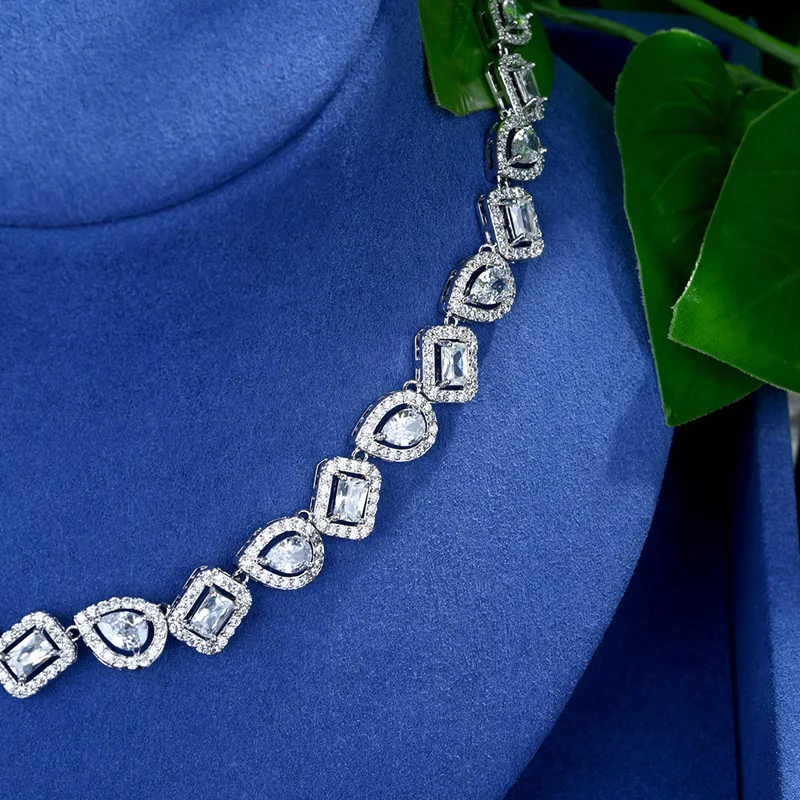 Комплект из колье и серёг с квадратным фианитом | Украшения аксессуары
