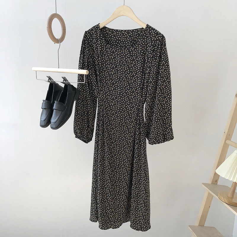 

Korean version of the western style, thin shirt skirt, floral waist, puff sleeves, square collar, clavicle chiffon dress