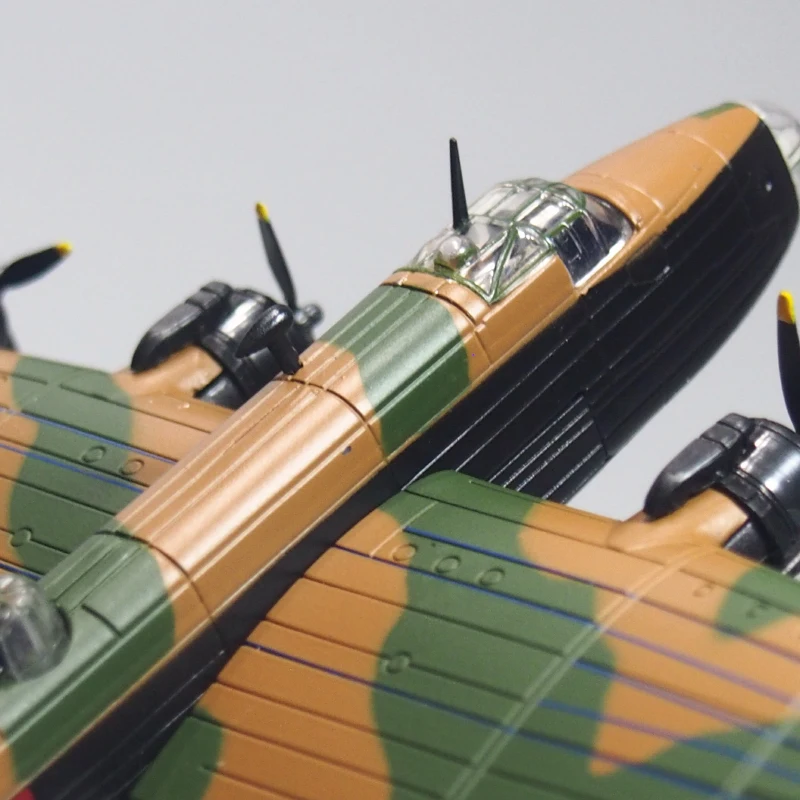 Модель литая самолета 1/44 Halifax модель британского военного времен Второй мировой