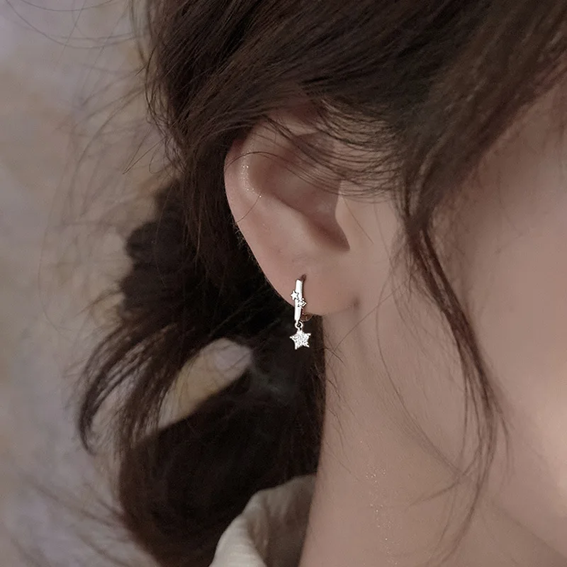 

Женские серьги-гвоздики со звездами из циркона