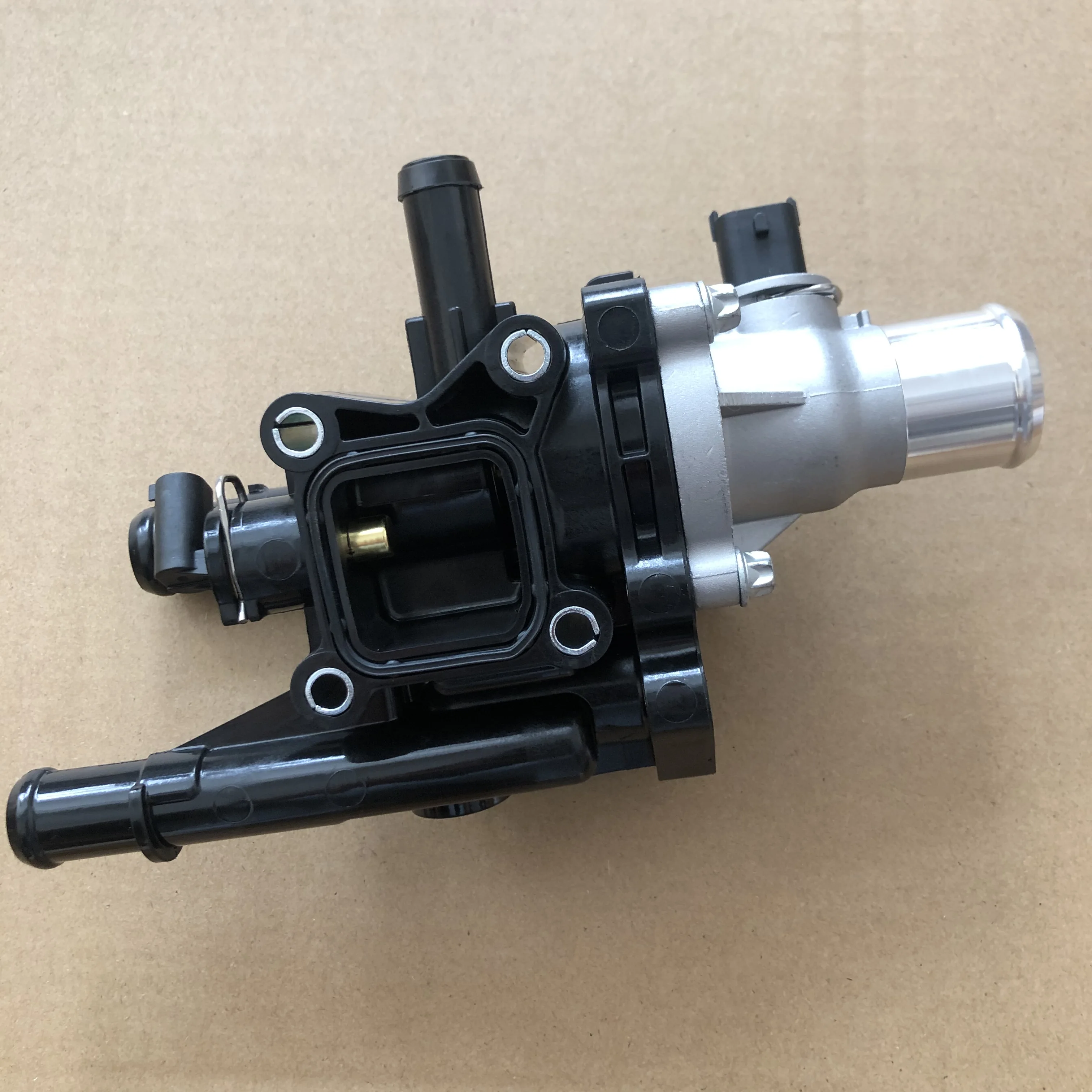 

For Chevrolet Cruze Trax Sonic 1.8L Engine Coolant Thermostat Housing