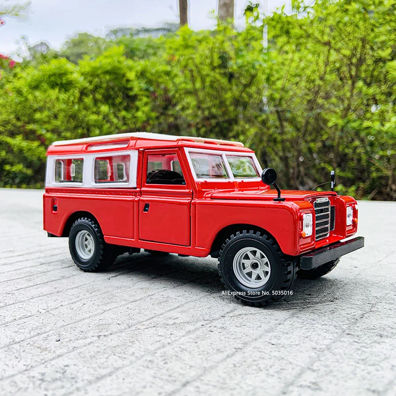 Модель автомобиля из сплава Bburago 1:24 Land rover Series 2 декоративная коллекция игрушечные