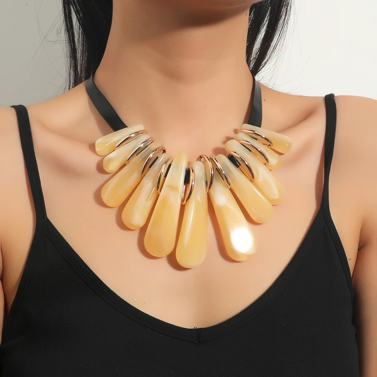 

Fashion women's resin chunky chain large pendant necklace jewelry exaggerated retro acrylic necklace 20201 new products women