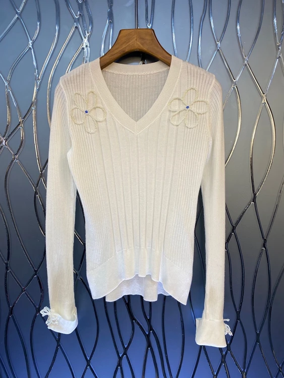 

2021 new women fashion dark pattern flower V-neck solid color slim knit top 1109