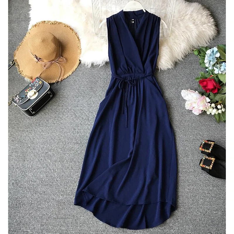 Женское шифоновое платье без рукавов однотонное облегающее с V образным вырезом