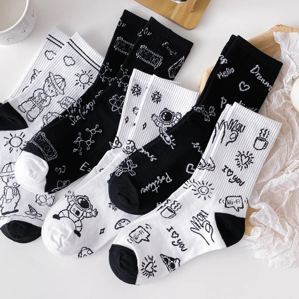 

5Pairs/set Korean Cartoon Letters Printed Sports Cotton Socks Summer Men and Women Socks Harajuku Hip Hop Skateboard Casual Sock