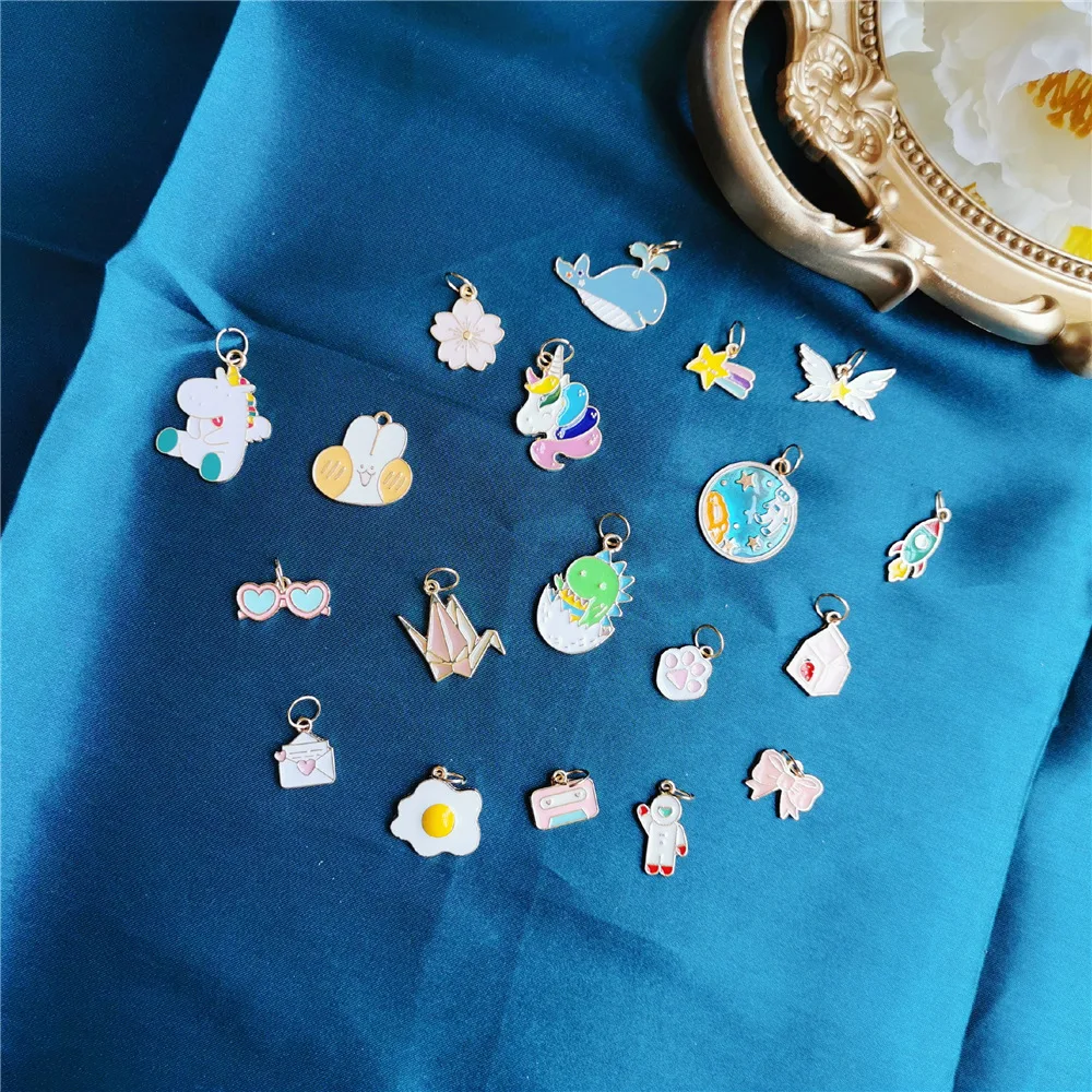 

New AF1 marca cute unicorn dragon decoration ornaments personality sakura dinosaur shoes chain AJ1 2, 3, 4, fashion shoes, acces