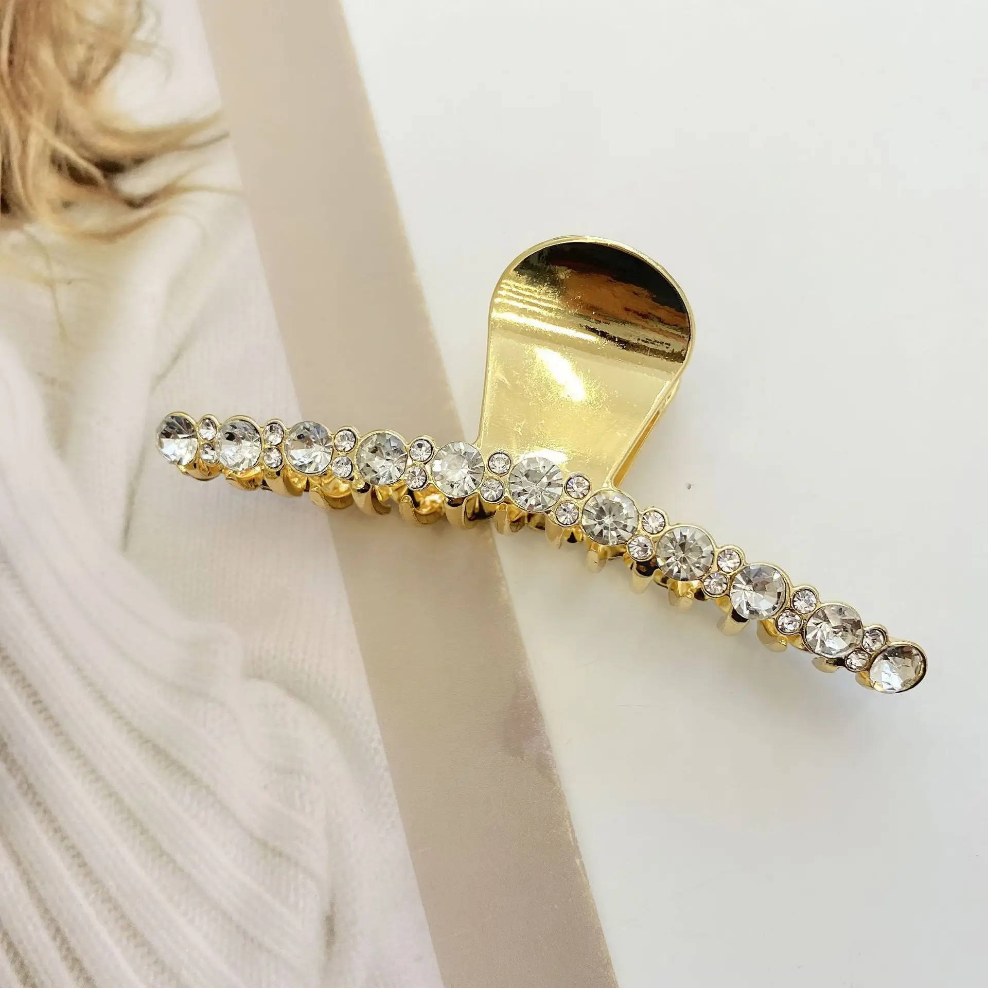 

Hyperbole Big Size Pearls Crystal Metal Crab Hair Claw Clips Makeup Hair Styling Barrettes for Women Girl Headwear Accessories