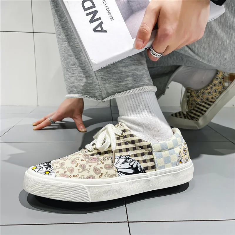 

New With Printing Low-top Canvas Shoes For Men Vulcanized Sneakers for Teens Original Graffiti Flat Skateboard Shoes Man Size 44