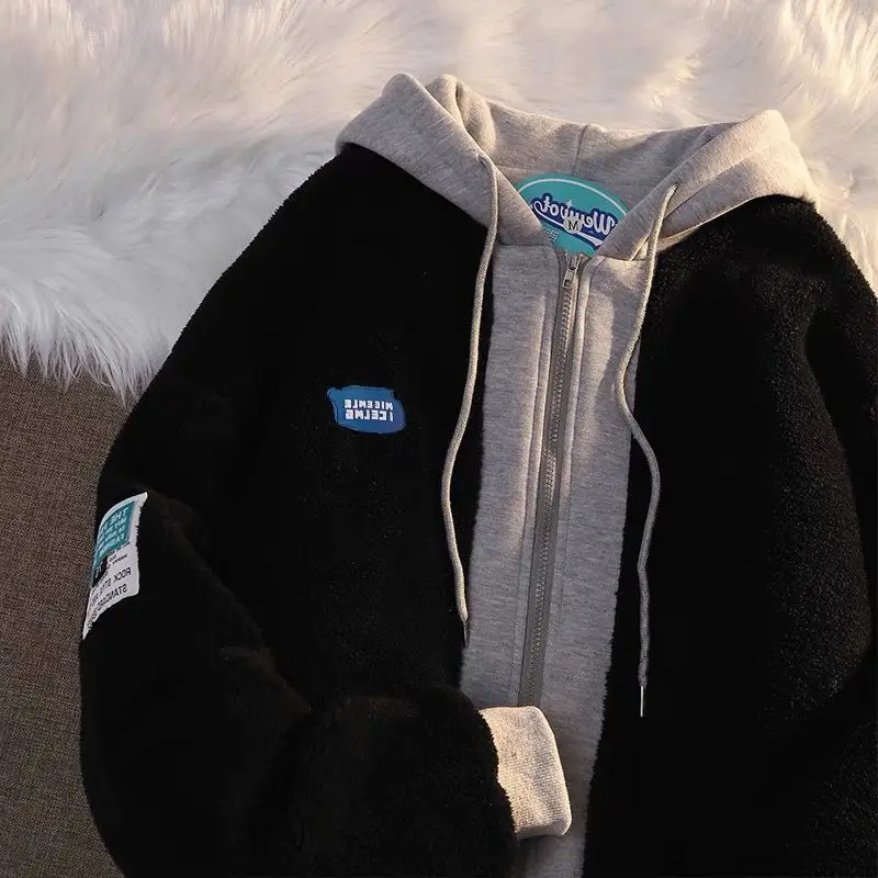 Женская куртка из овечьей шерсти с капюшоном | одежда