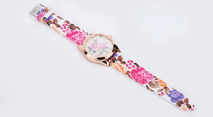 Фото Часы женские кварцевые с уникальным дизайном 2022 | Наручные часы