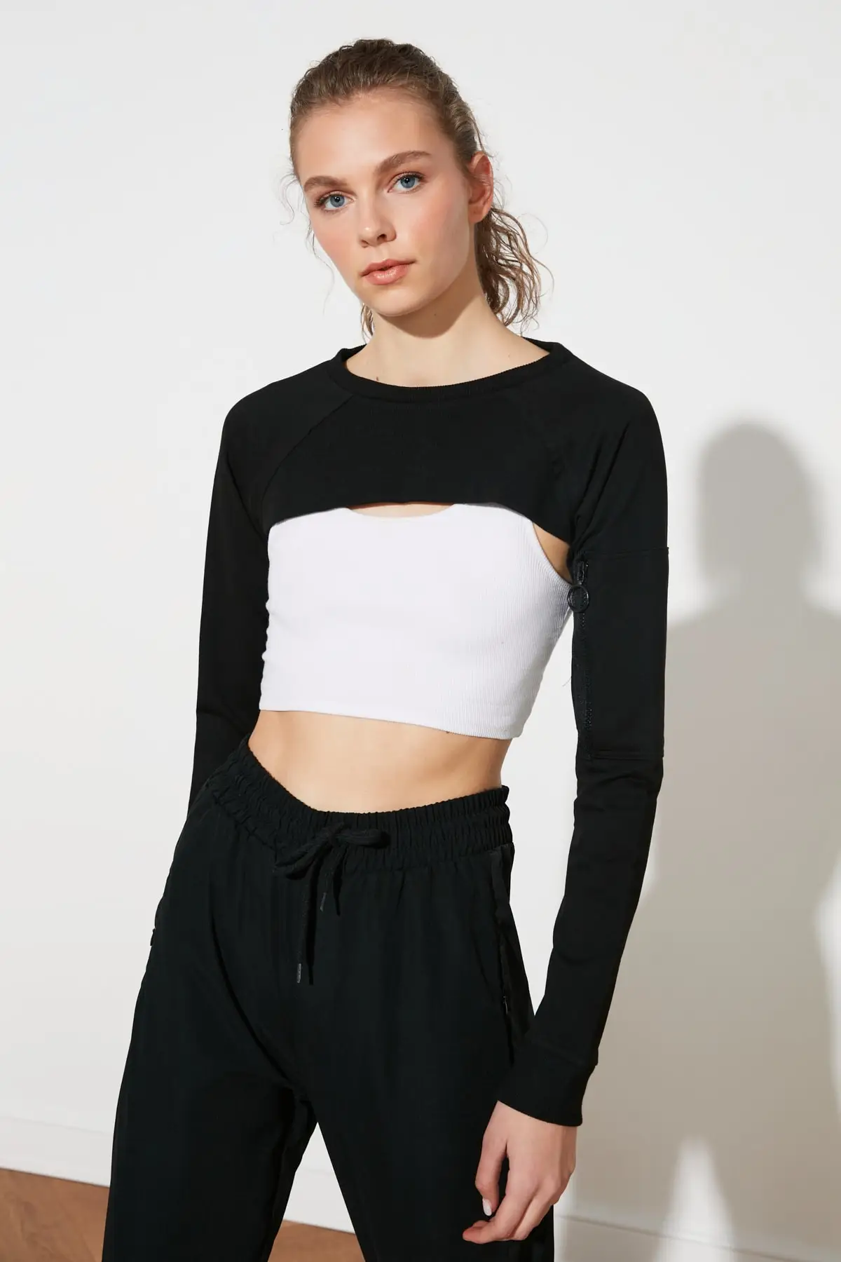 

Trendyol Handle Zipper Detail Crop Knitted Sweatshirt TWOSS20SW0104