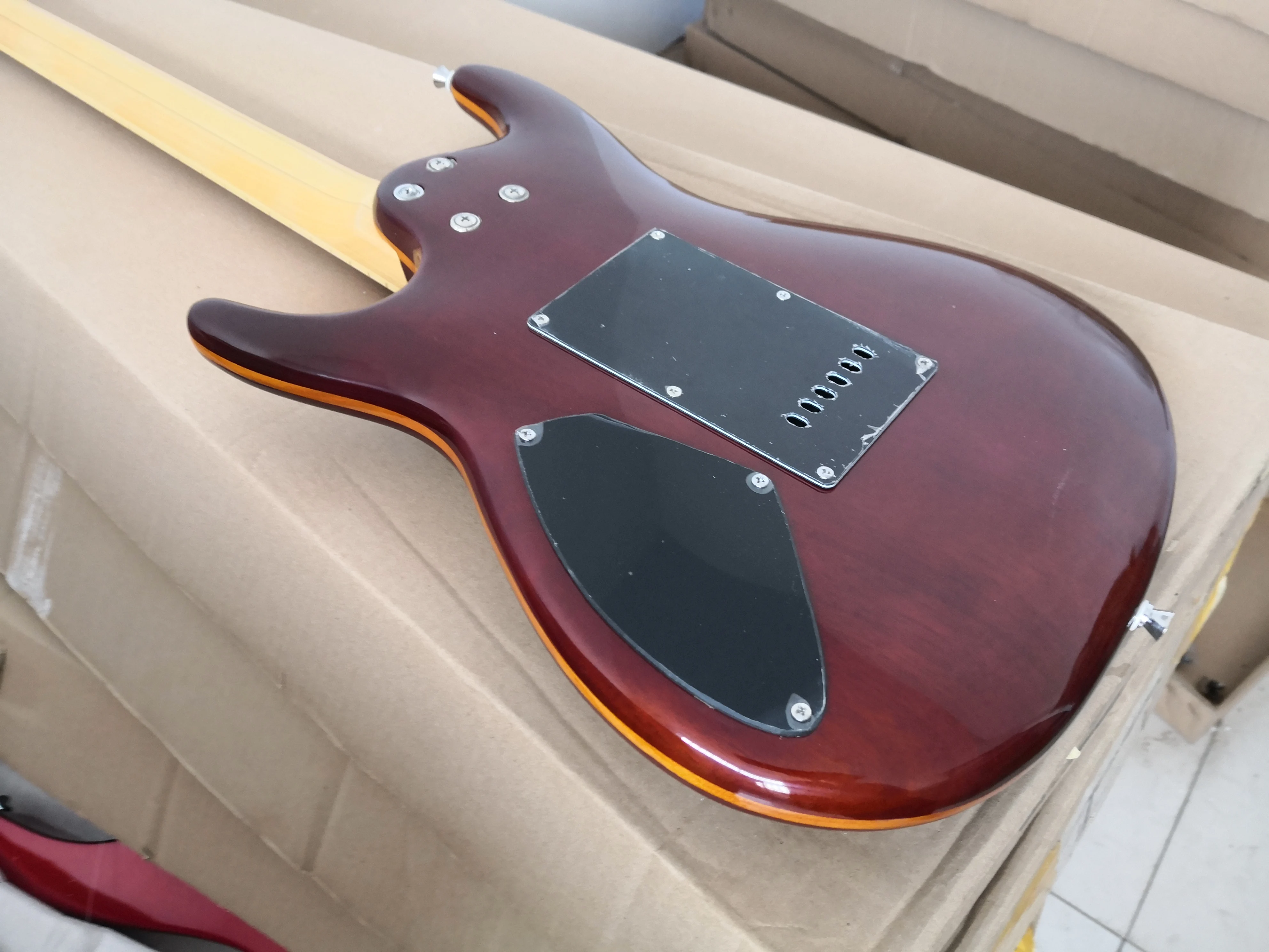 Пользовательская 6-струнная гитара для бровей искусственная тремоло мост HSH