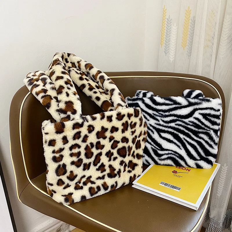 

Women Plush Handbags Fashion Ladies Classic Elegant Shoulder Bag Handbags Vintage Shopping Bag New Style Winter Vintage Flap