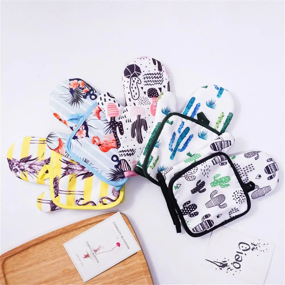

Two-Piece Cactus Flamingo Pattern Creative Anti-Scald Gloves Insulated Pad Microwave Kitchen Gloves Pot Holder Placemat