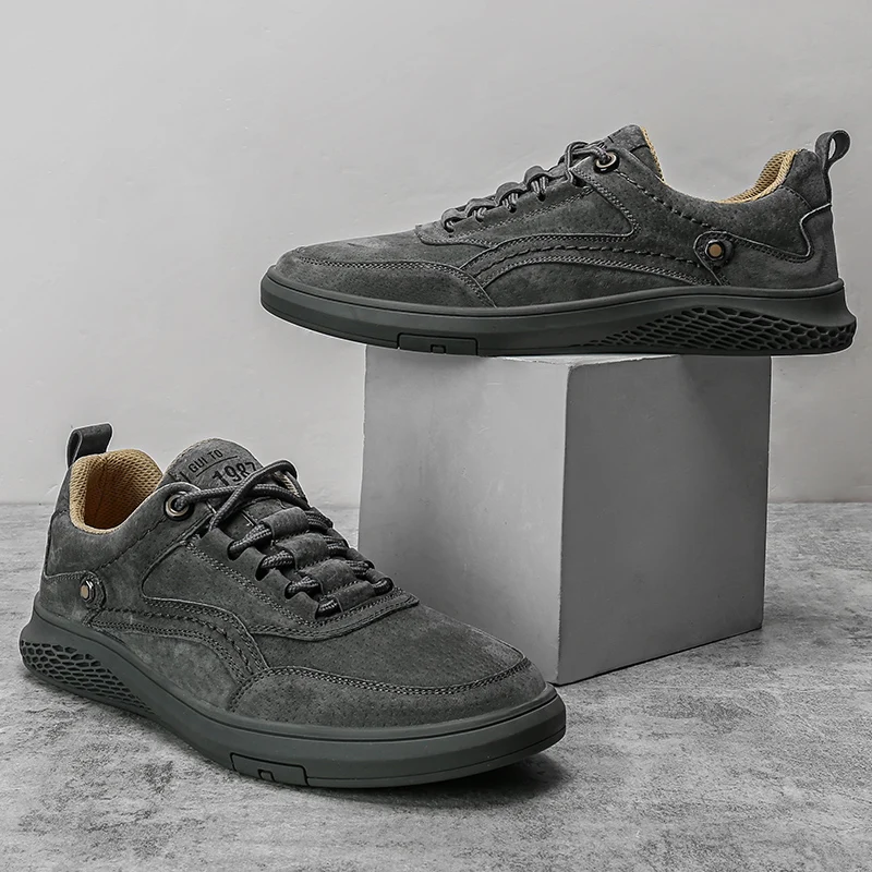 

Leather shoes new Korean sports casual shoes in spring Soft leather shoes breathable Joker fashion men's shoes.