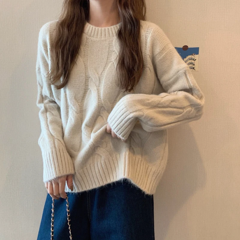

New Autumn / Winter 2020, Women's Retro Sexy Solid Color Knitted Sweater Large Size Round Neck Long Sleeve Thickened Top Fashion